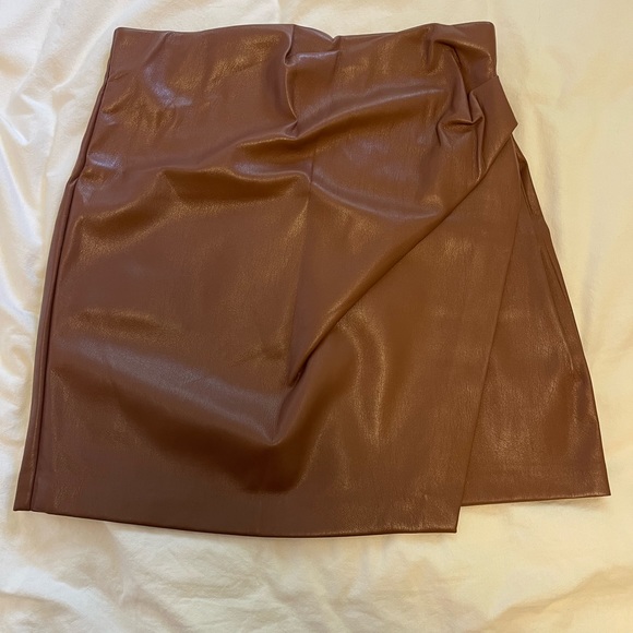 Wilfred brown vegan leather mini skirt size 4 never worn - Picture 1 of 2